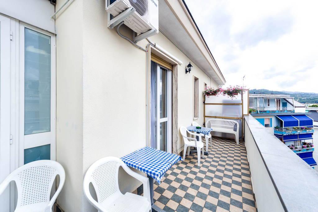 Attic Apartment Rapallo Pokoj fotografie